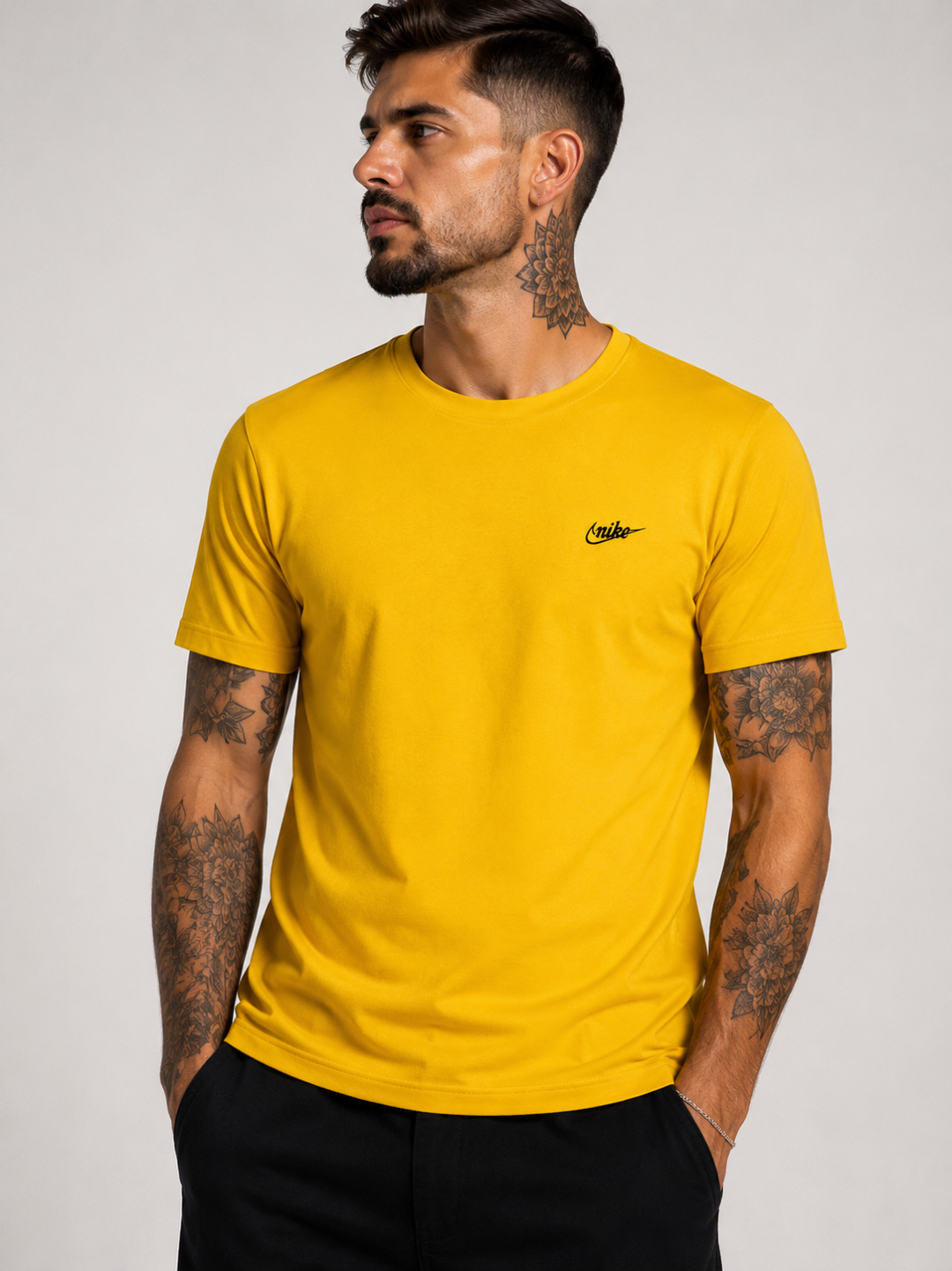 Camiseta Nike Essential Script Slim Fit — AMARELO — foto 2